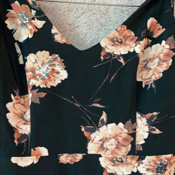 Floral jump suit - Picture 2 of 8